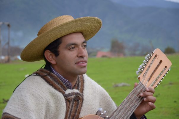 Carlos Soto, poeta y cantor de Villa Alhué, comuna de Alhué.
